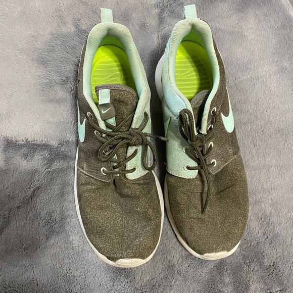 Nike Shoes - Picture 1 of 3